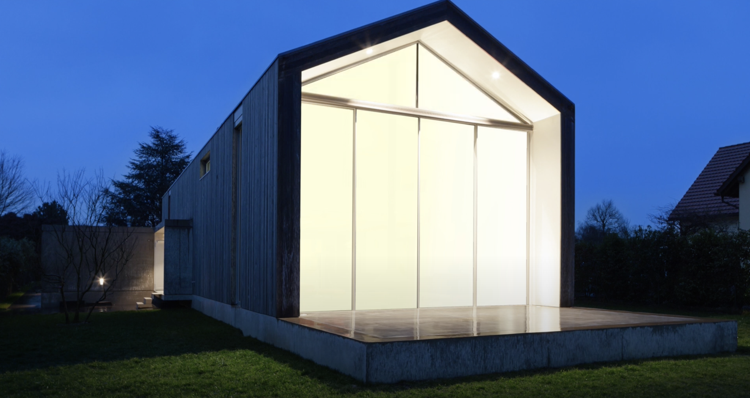 sunbiente_Haus_mit_eingeschaltetem_ClickFilm_Sichtschutz sunbiente_Haus_mit_eingeschaltetem_ClickFilm_Sichtschutz